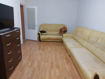Stadion, str. Primaverii - apartament cu 2 camere și centrala proprie
